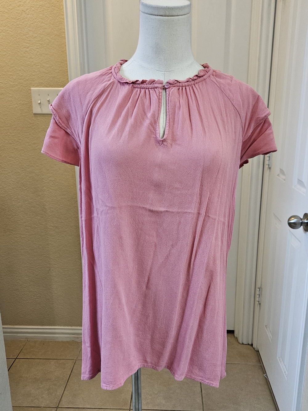 Old Navy Women’s Pink Flutter Sleeve Blouse – Size Medium - Picture 3 of 11